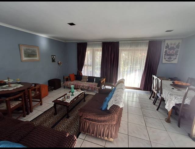 5 BEDROOM FREESTANDING FOR SALE IN EASTWOOD